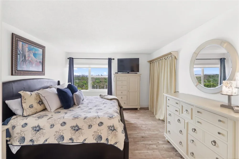 1750 BENJAMIN FRANKLIN DRIVE #6G Sarasota, FL 34236