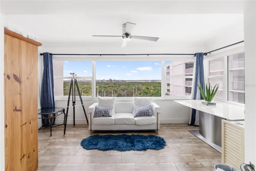 1750 BENJAMIN FRANKLIN DRIVE #6G Sarasota, FL 34236