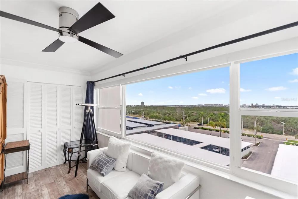 1750 BENJAMIN FRANKLIN DRIVE #6G Sarasota, FL 34236