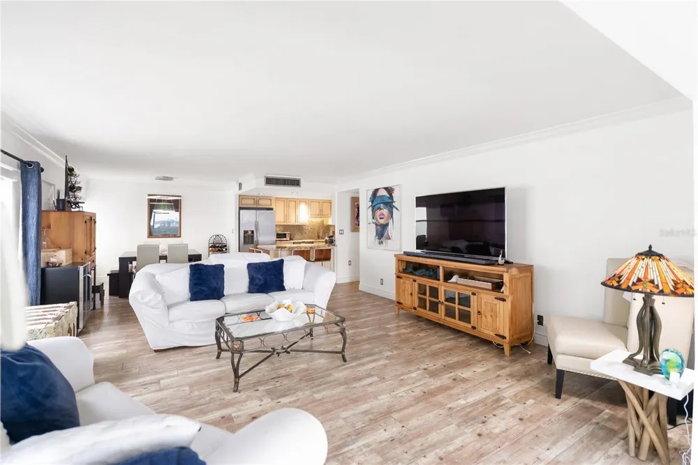 1750 BENJAMIN FRANKLIN DRIVE #6G Sarasota, FL 34236