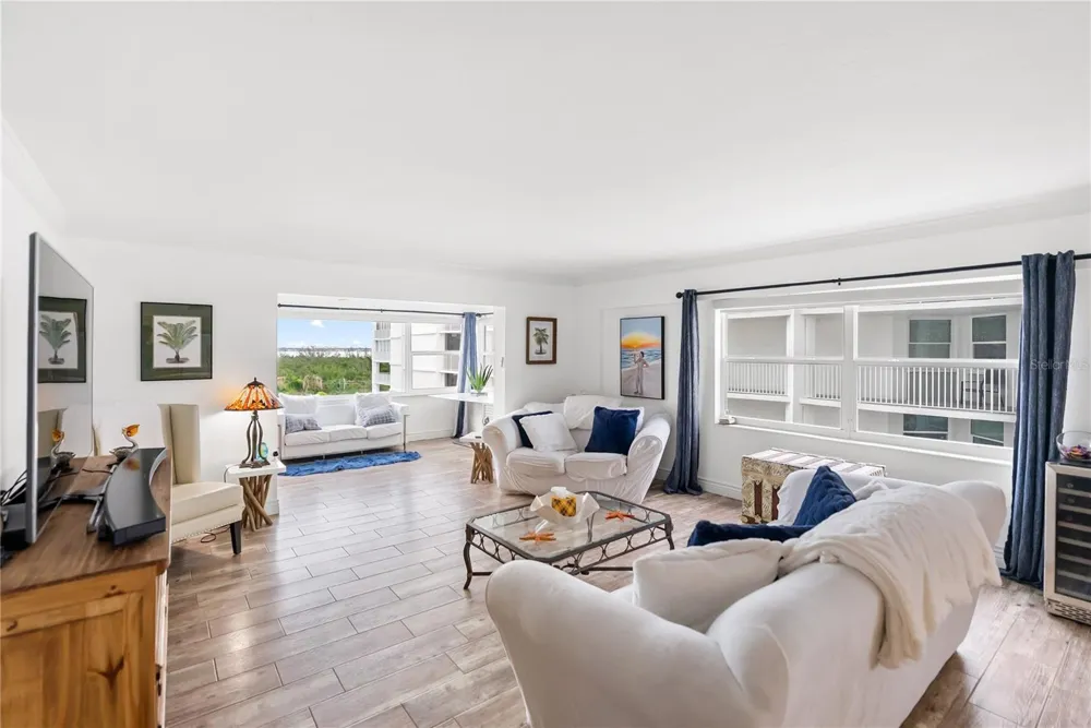 1750 BENJAMIN FRANKLIN DRIVE #6G Sarasota, FL 34236
