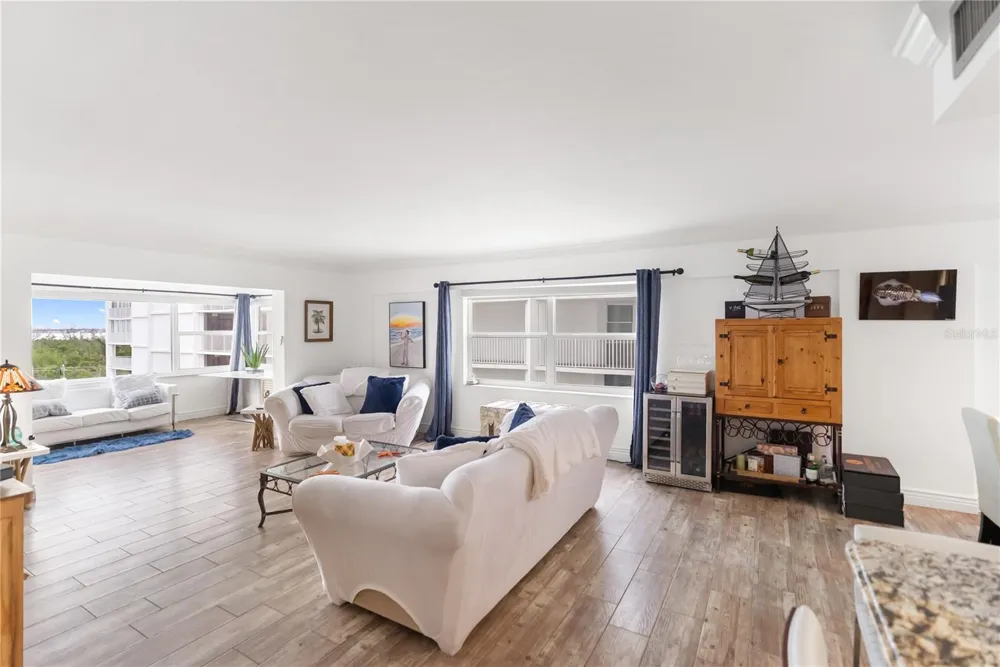 1750 BENJAMIN FRANKLIN DRIVE #6G Sarasota, FL 34236
