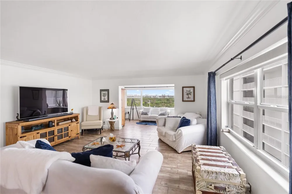 1750 BENJAMIN FRANKLIN DRIVE #6G Sarasota, FL 34236