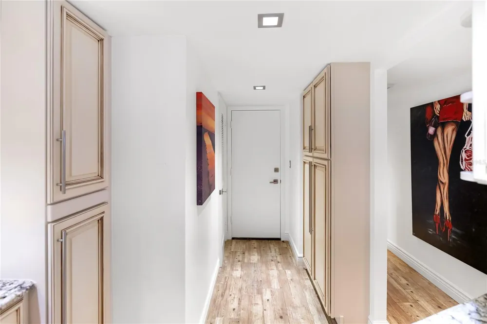 1750 BENJAMIN FRANKLIN DRIVE #6G Sarasota, FL 34236