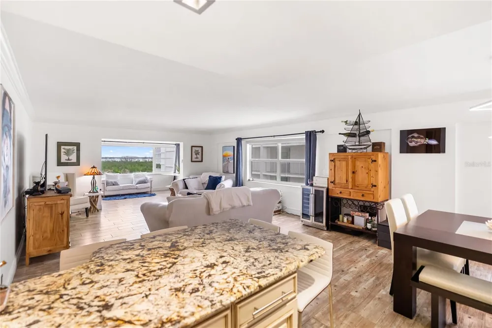1750 BENJAMIN FRANKLIN DRIVE #6G Sarasota, FL 34236