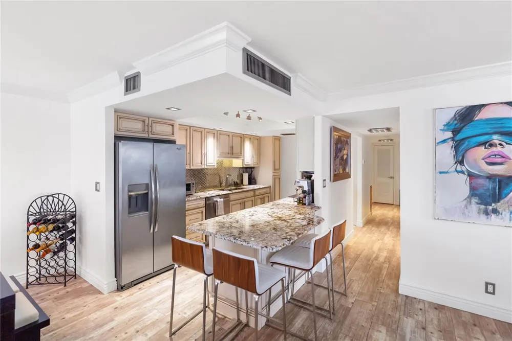 1750 BENJAMIN FRANKLIN DRIVE #6G Sarasota, FL 34236