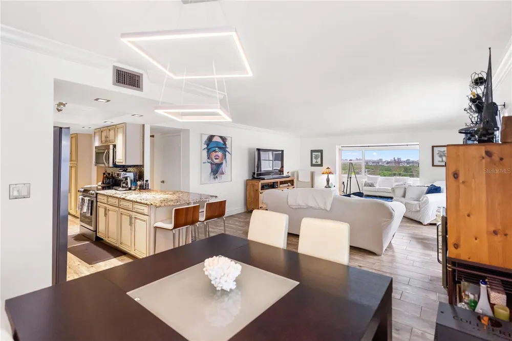 1750 BENJAMIN FRANKLIN DRIVE #6G Sarasota, FL 34236