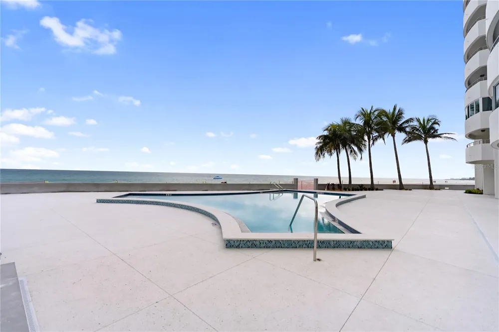 1750 BENJAMIN FRANKLIN DRIVE #6G Sarasota, FL 34236