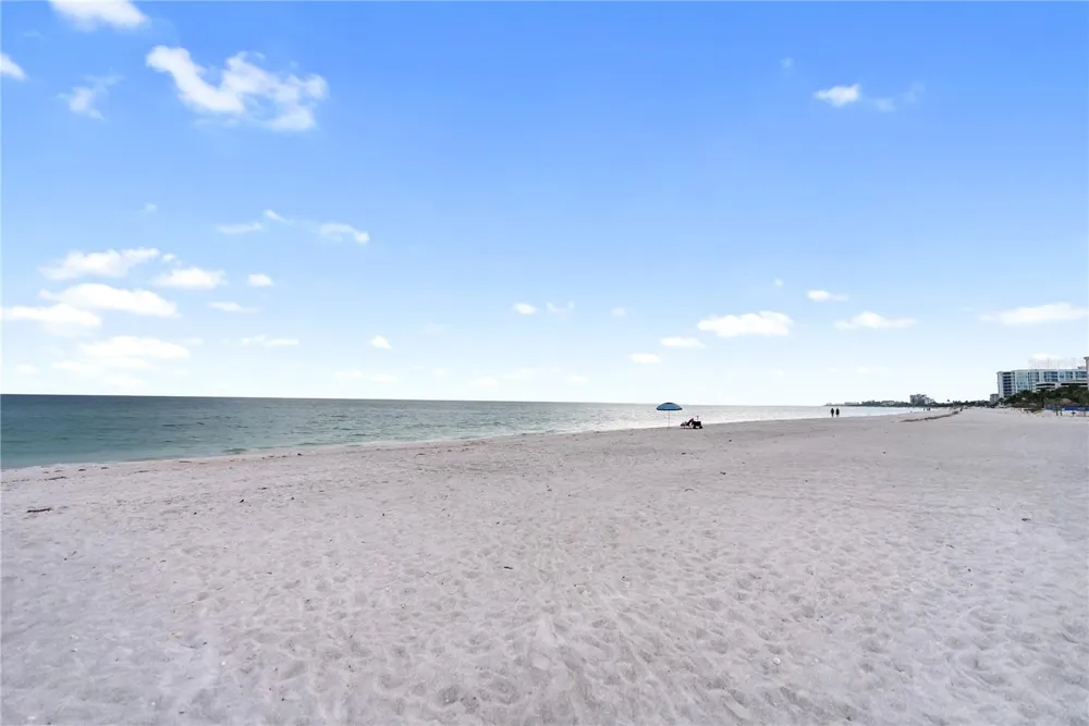 1750 BENJAMIN FRANKLIN DRIVE #6G Sarasota, FL 34236