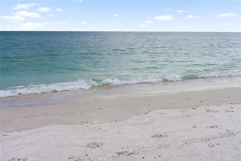 1750 BENJAMIN FRANKLIN DRIVE #6G Sarasota, FL 34236