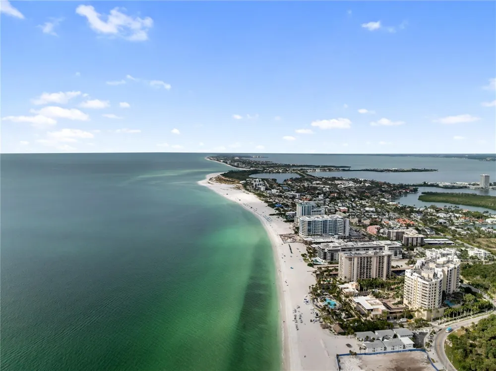1750 BENJAMIN FRANKLIN DRIVE #6G Sarasota, FL 34236