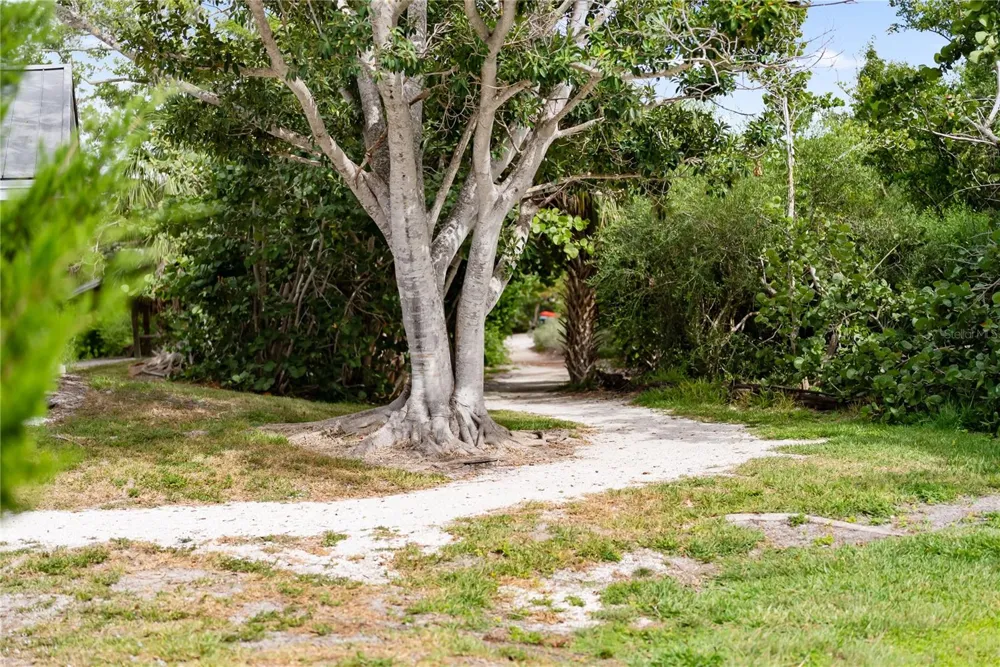 1750 BENJAMIN FRANKLIN DRIVE #6G Sarasota, FL 34236