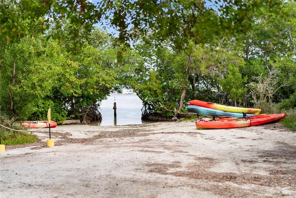 1750 BENJAMIN FRANKLIN DRIVE #6G Sarasota, FL 34236