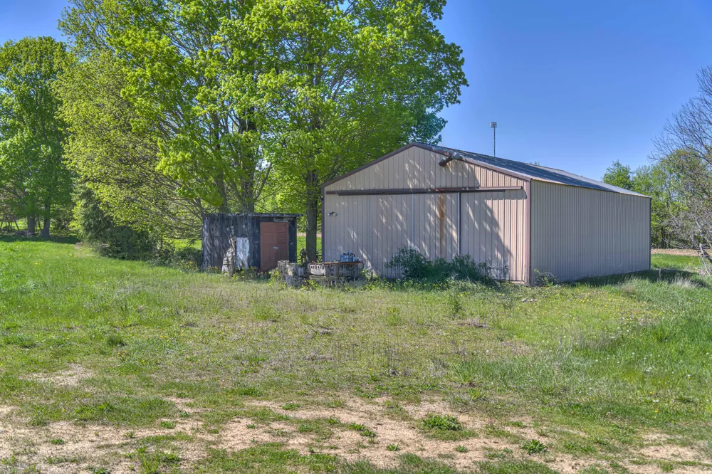2951 Meridian Road Hudson, MI 49247