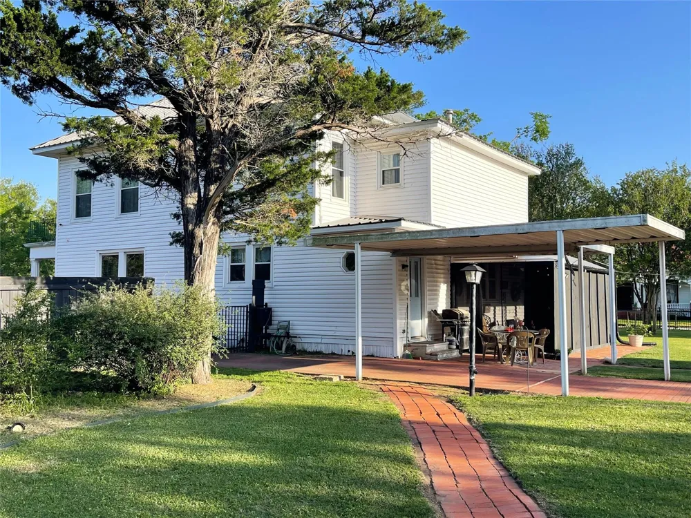 702 S 9th Avenue Teague, TX 75860