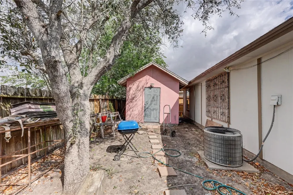 1109 Green Field Drive Corpus Christi, TX 78405