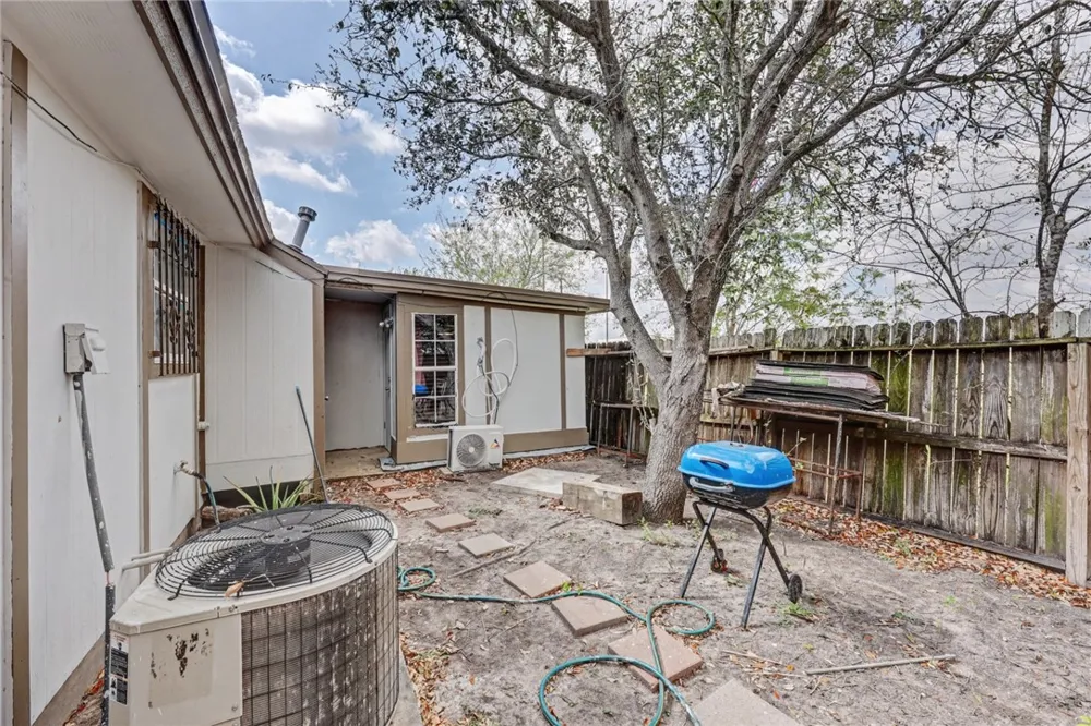 1109 Green Field Drive Corpus Christi, TX 78405