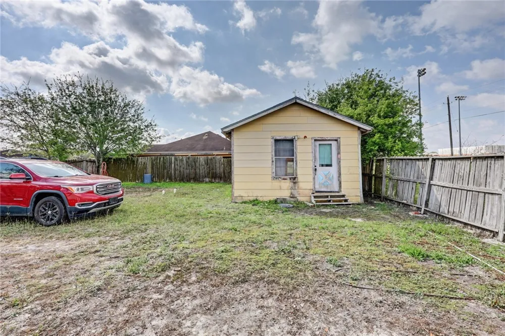 1109 Green Field Drive Corpus Christi, TX 78405