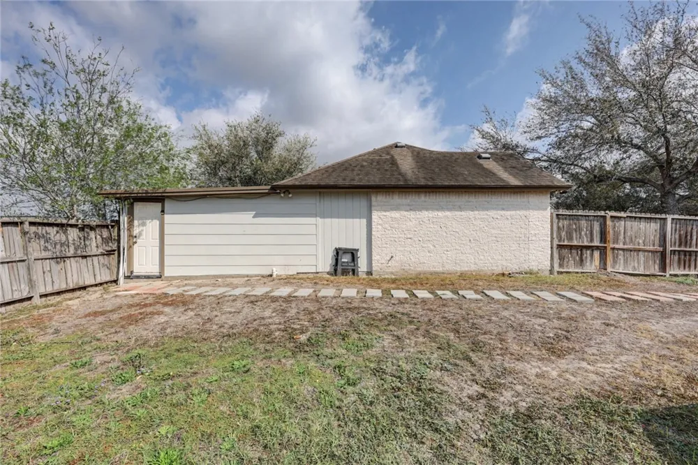 1109 Green Field Drive Corpus Christi, TX 78405
