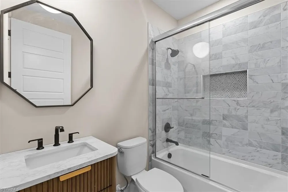 3613 Summit Lakes Drive Browns Summit, NC 27214