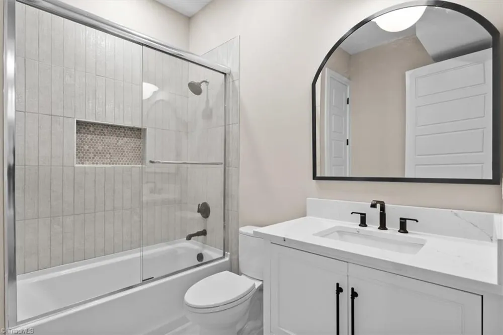 3613 Summit Lakes Drive Browns Summit, NC 27214