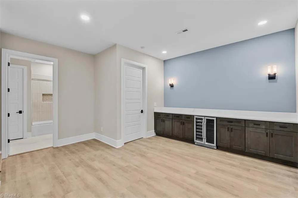 3613 Summit Lakes Drive Browns Summit, NC 27214