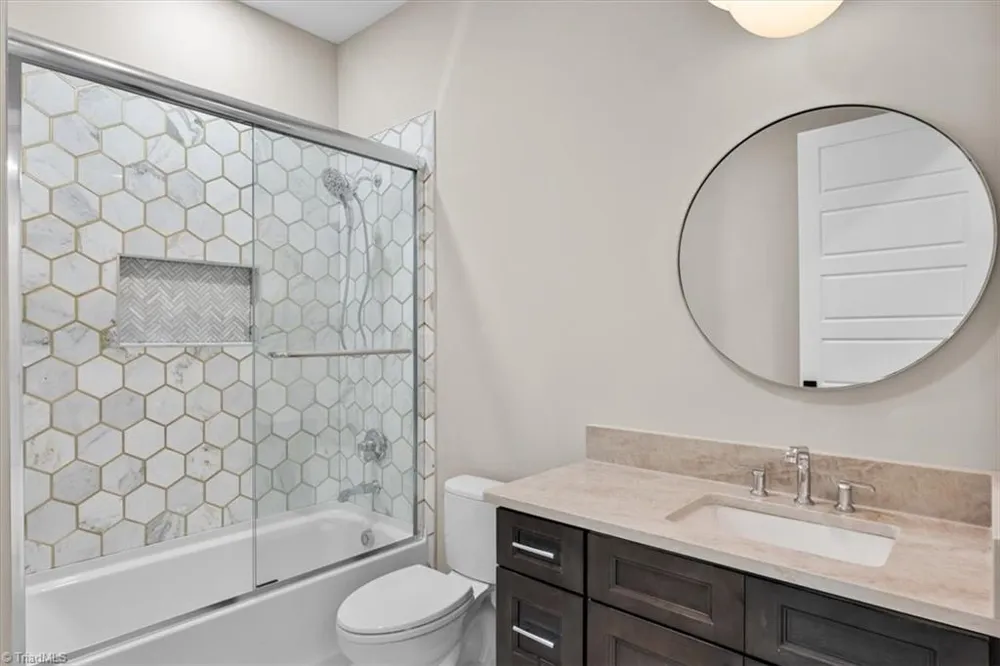 3613 Summit Lakes Drive Browns Summit, NC 27214