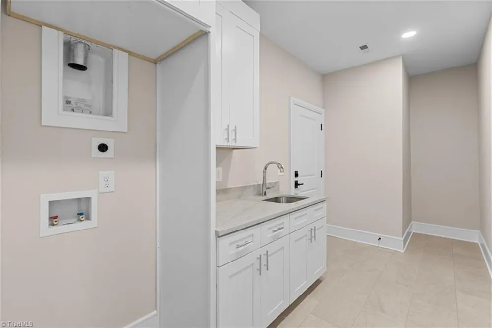 3613 Summit Lakes Drive Browns Summit, NC 27214