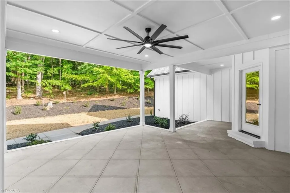 3613 Summit Lakes Drive Browns Summit, NC 27214