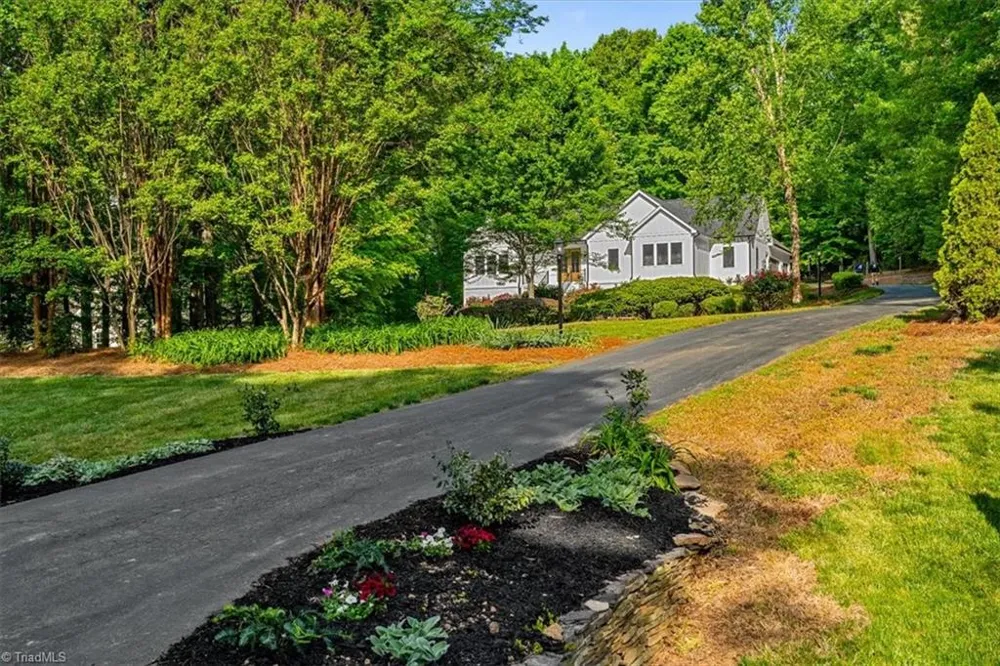 3613 Summit Lakes Drive Browns Summit, NC 27214