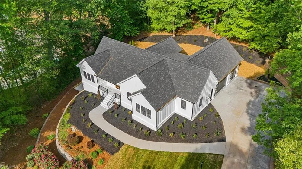 3613 Summit Lakes Drive Browns Summit, NC 27214