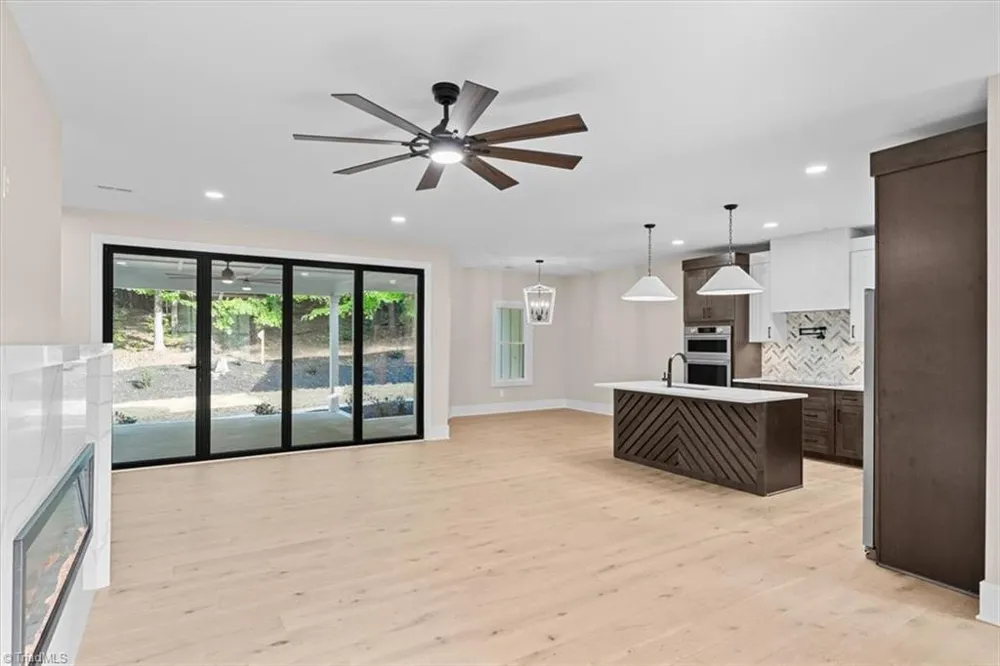 3613 Summit Lakes Drive Browns Summit, NC 27214