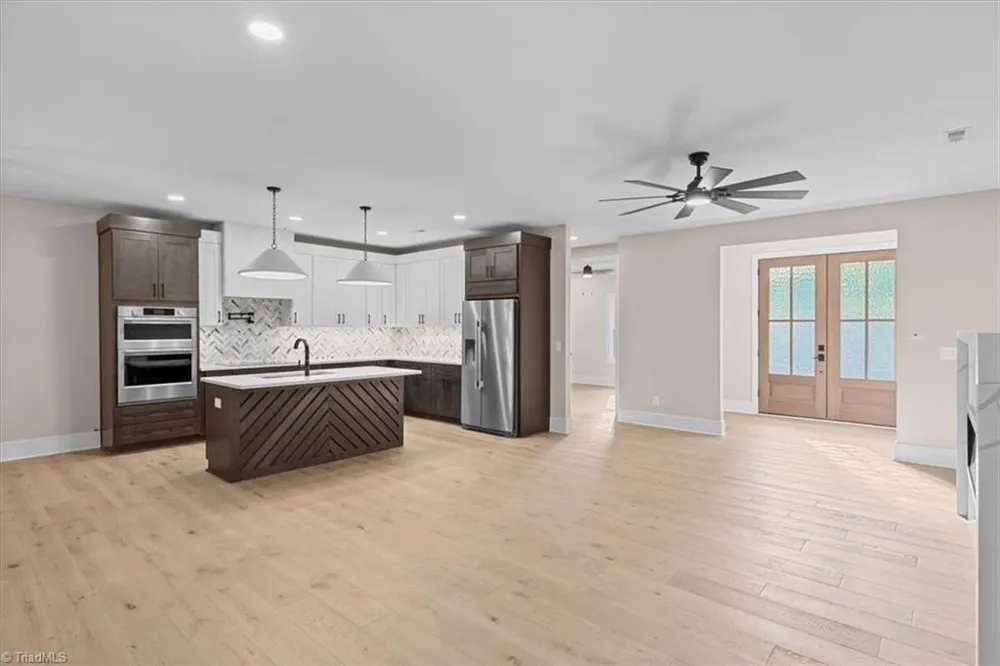 3613 Summit Lakes Drive Browns Summit, NC 27214