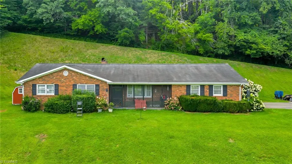 2351 US Highway 221 Jefferson, NC 28640