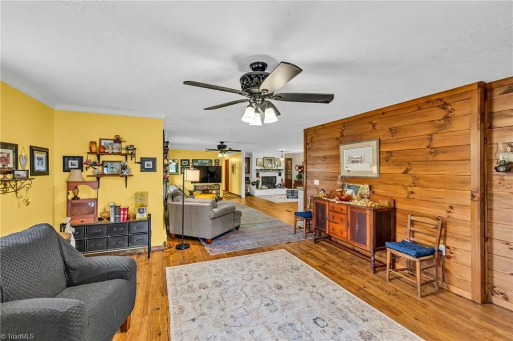 2351 US Highway 221 Jefferson, NC 28640