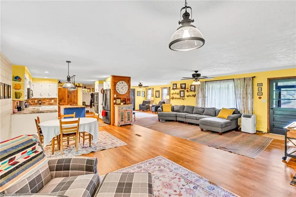 2351 US Highway 221 Jefferson, NC 28640
