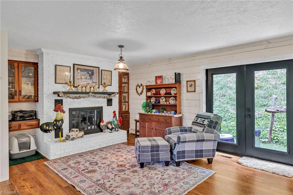2351 US Highway 221 Jefferson, NC 28640