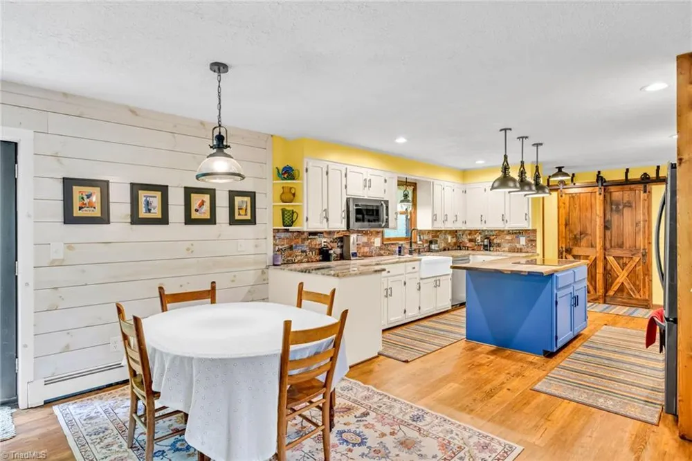 2351 US Highway 221 Jefferson, NC 28640