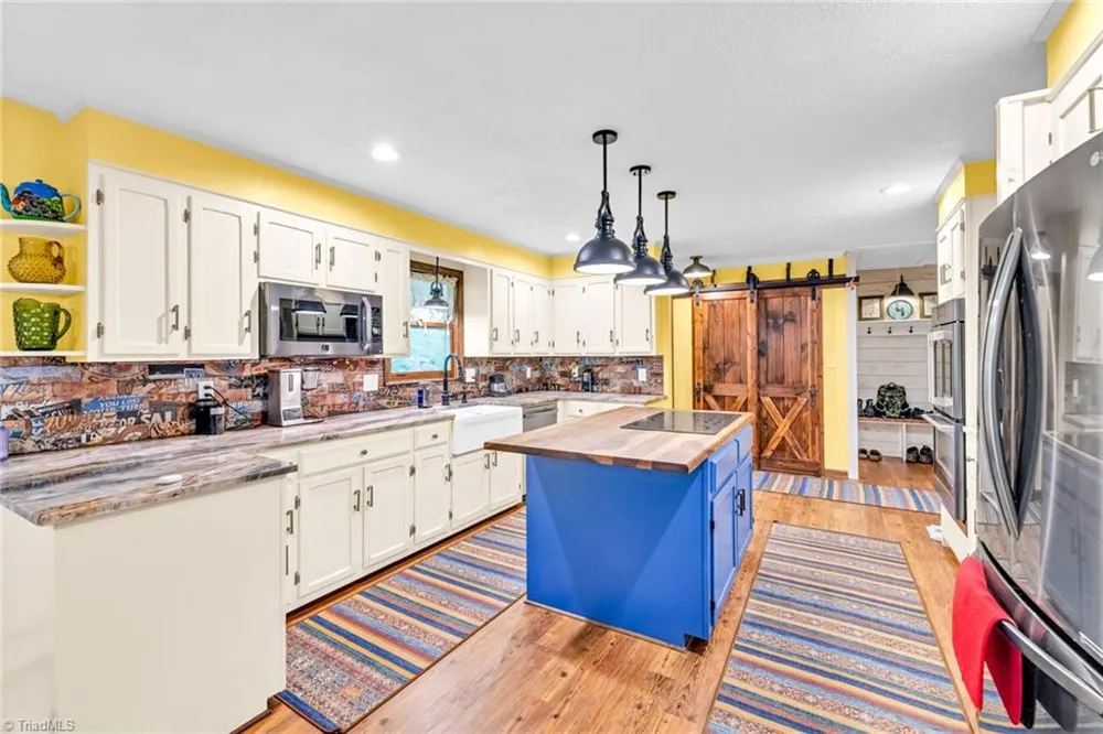 2351 US Highway 221 Jefferson, NC 28640