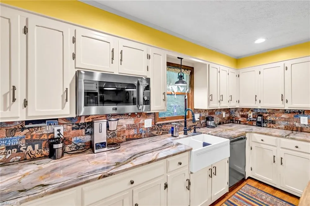 2351 US Highway 221 Jefferson, NC 28640