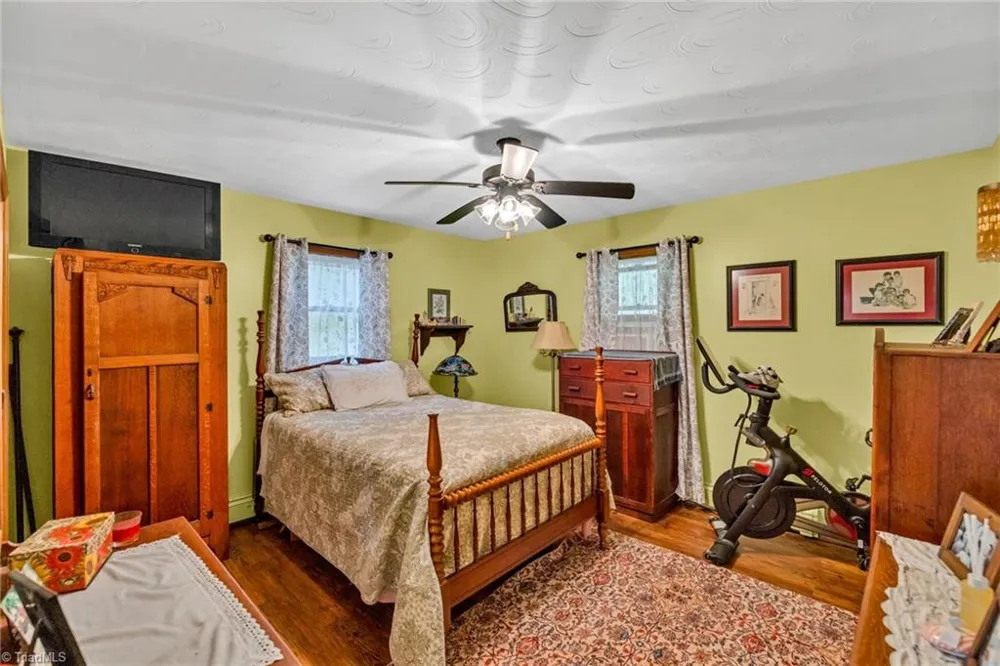 2351 US Highway 221 Jefferson, NC 28640