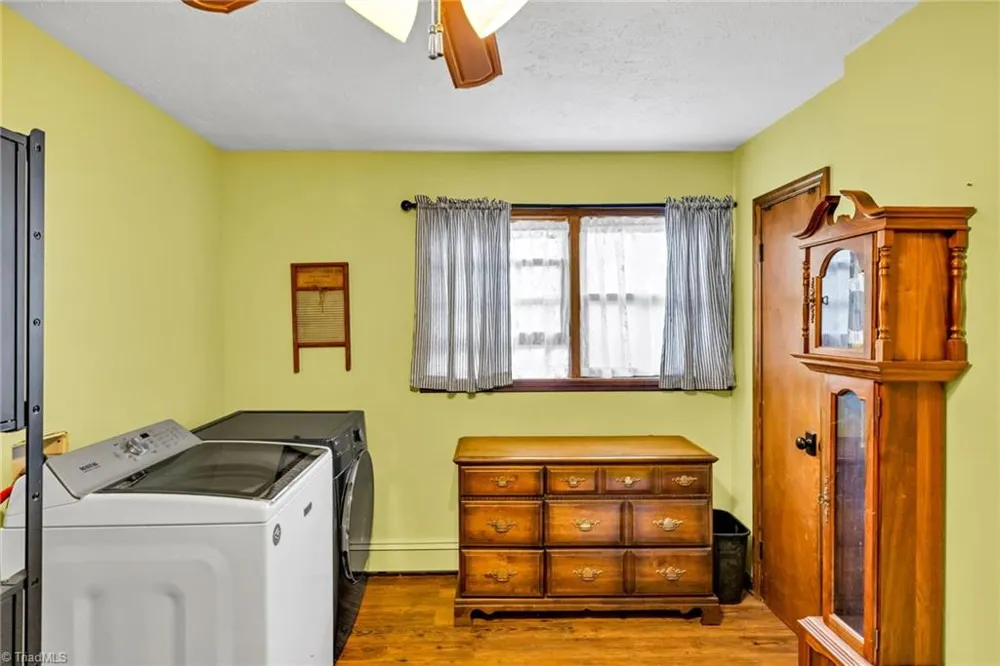 2351 US Highway 221 Jefferson, NC 28640