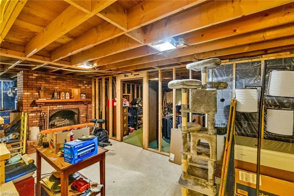 2351 US Highway 221 Jefferson, NC 28640