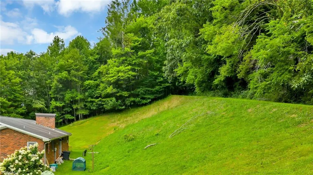 2351 US Highway 221 Jefferson, NC 28640