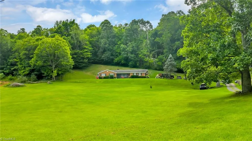 2351 US Highway 221 Jefferson, NC 28640