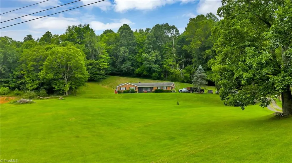 2351 US Highway 221 Jefferson, NC 28640