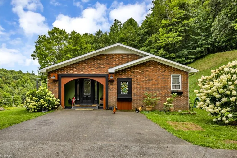 2351 US Highway 221 Jefferson, NC 28640
