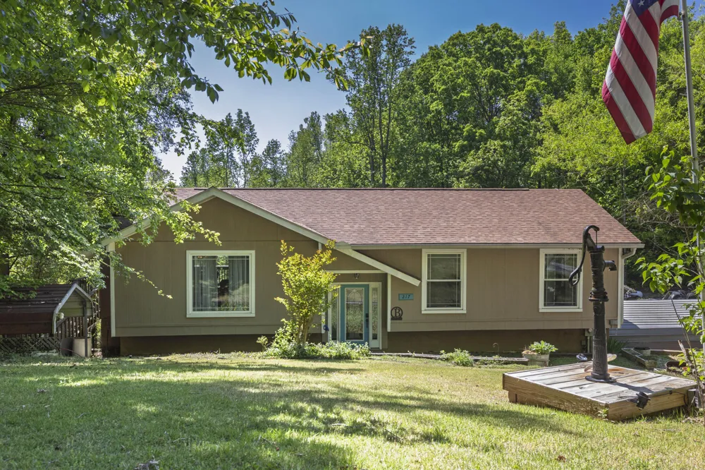 217 Roberts Road Spring City, TN 37381