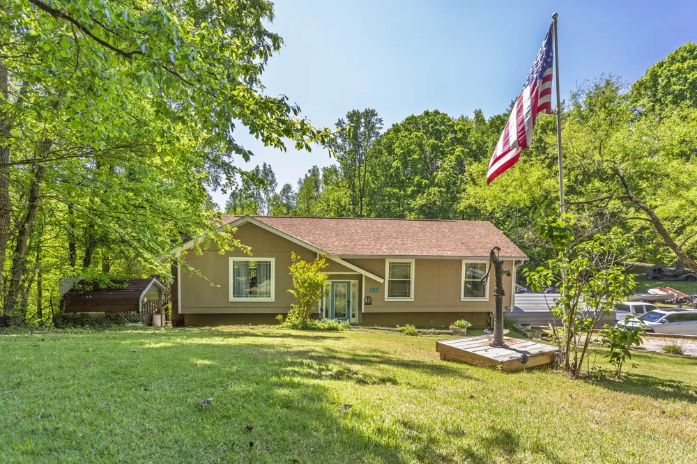 217 Roberts Road Spring City, TN 37381