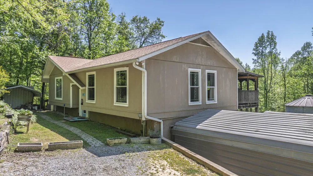 217 Roberts Road Spring City, TN 37381